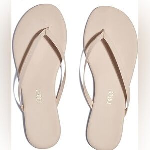 TKEES women's sandals cream color good condition size 10